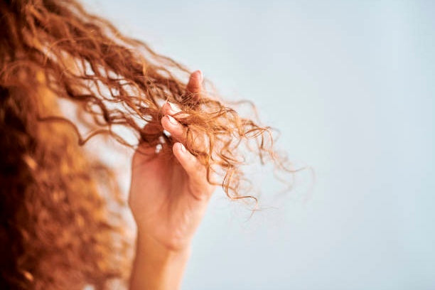 Las mejores maneras de hidratar naturalmente el cabello seco